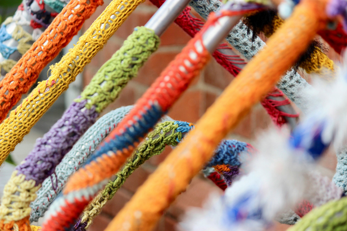 Yarn Bombing: Arte, Protesta y Color en las Calles